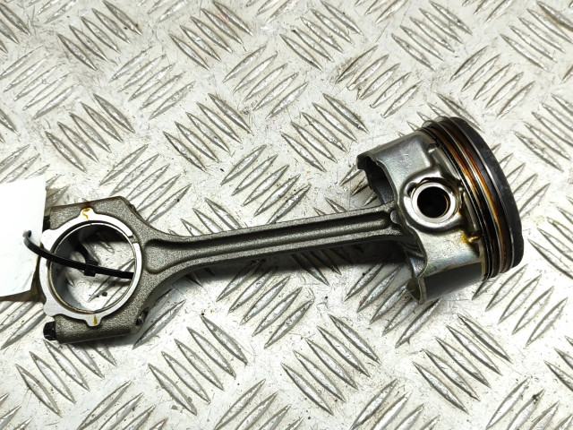 Píst 2304103HA0, 2351003HA0   Hyundai Ioniq  pro benzínový / Электричество motor 1.6  