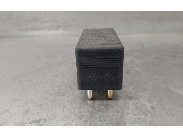   Pojistková skříňka 0015428219   Mercedes-Benz C W202 1994