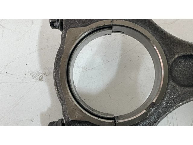 Píst 7803033, 7807345   BMW 3 E92 E93  pro naftový motor 2.0  