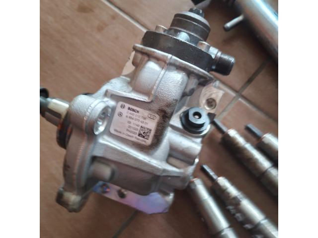 Vstřikovač A6540704301, 0445010736   Mercedes-Benz E W213  pro naftový motor 2.2  