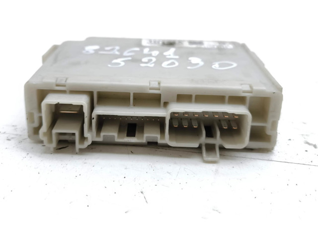   Pojistková skříňka 72409648   Toyota Yaris 2012