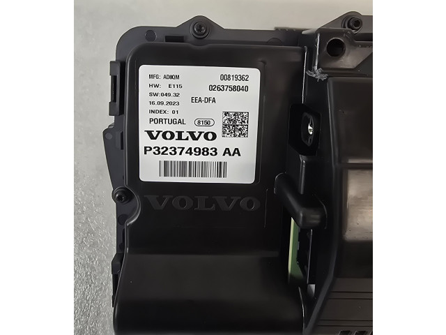 Přístrojová deska  Volvo XC40 2023 32374983  