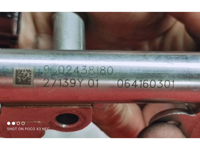 Vstřikovací lišta 9802438180   Citroen C4 Cactus  pro benzínový motor 1.2  