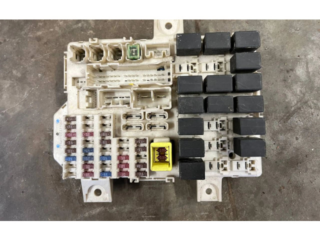 Блок предохранителей  1571H0A, 1791H0A1   Mitsubishi Colt    