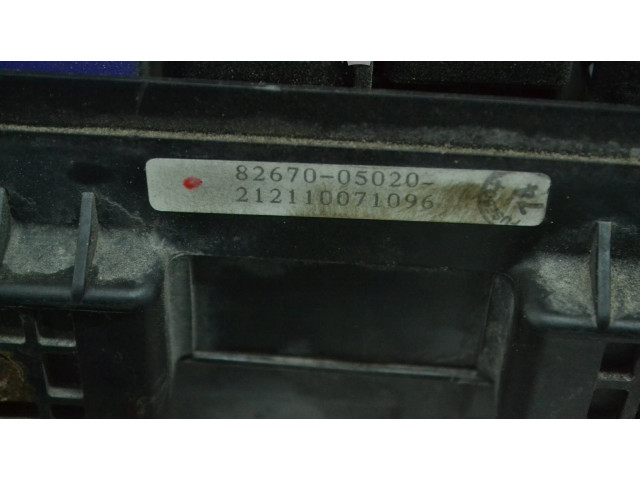 Блок предохранителей 82670-05020   Toyota Carina T190    