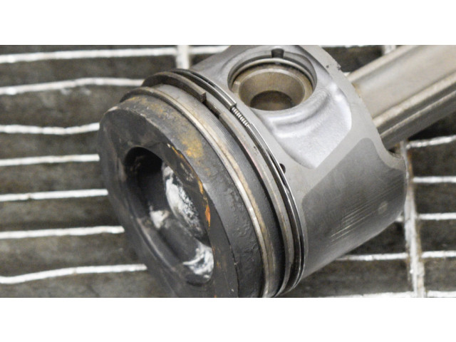 Píst 120A18001R, 7701475074   Renault Clio IV  pro naftový motor 1.5  