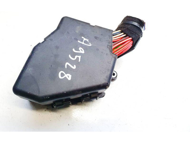   Pojistková skříňka    Audi A6 S6 C5 4B 2001