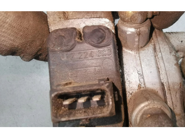 Vstřikovací lišta 0438121011, 026133353   Audi 80 90 B3     