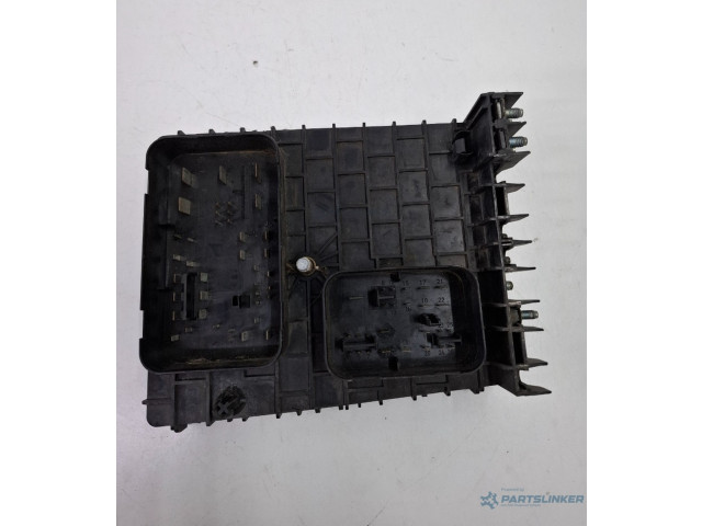   Pojistková skříňka 01394932   Audi A3 S3 8P 2003