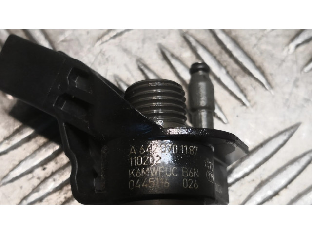 Форсунка 6420701187, A6420701187    Mercedes-Benz E W212 для дизельного двигателя OM 642.852 3