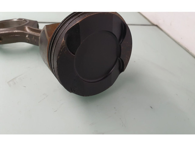 Píst 7624616, 11247624616   BMW 4 F32 F33  pro benzínový motor 2.8 N26B20A 428i Convertible