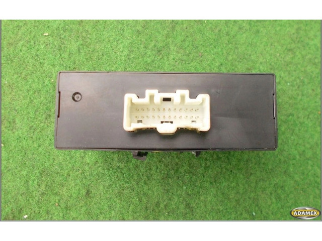 Блок управления LD7167791   Mazda MPV II LW