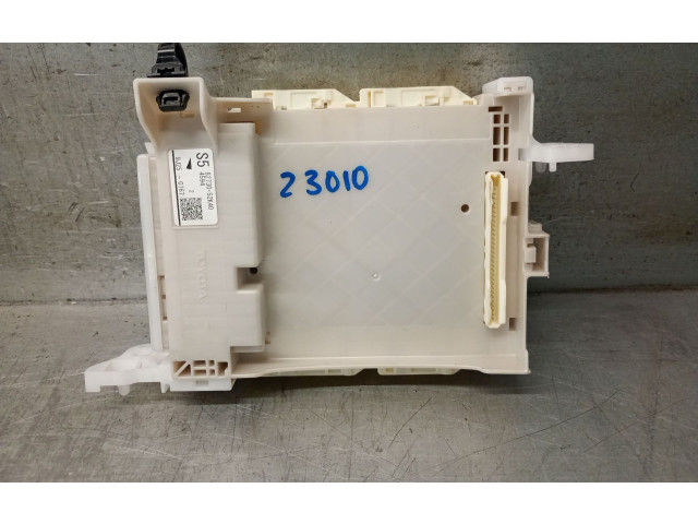 Pojistková skříňka Řídící jednotka BSM 8273052K40   Toyota Yaris 2020