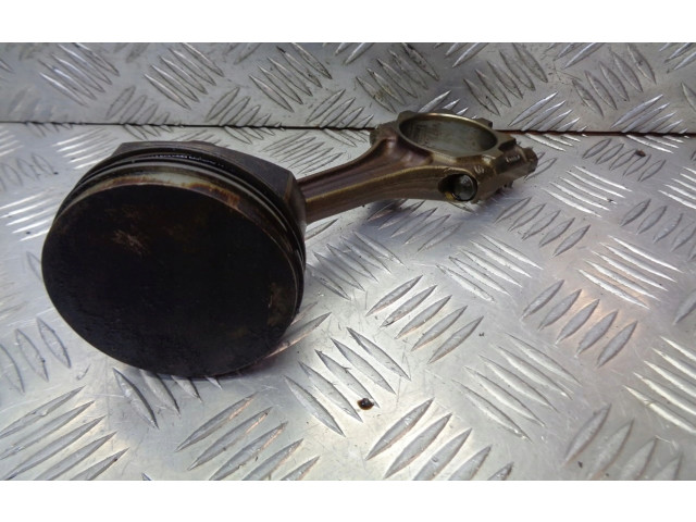  Поршень    Volkswagen PASSAT B5.5  