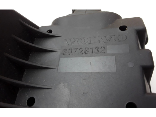   Pojistková skříňka 30728132   Volvo XC70 2006