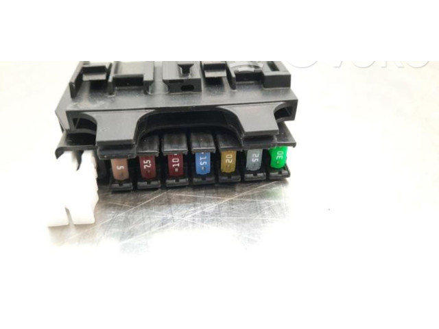 Блок предохранителей  M8E214K131AA   Land Rover Range Rover Sport L461    