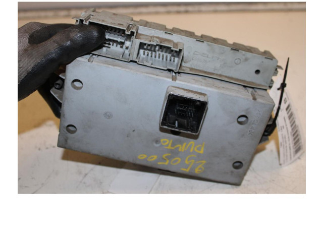 Блок предохранителей 51744898   Fiat Punto (188)    