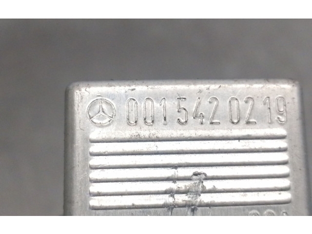   Pojistková skříňka 0015420219   Mercede-Benz S W126 1988