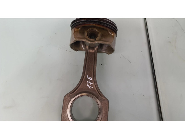 Píst 11257840922, 11247838623   BMW M5  pro benzínový motor 5.0  