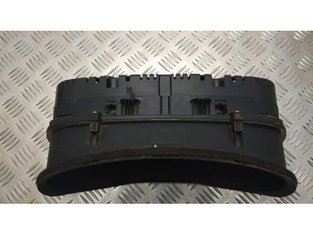 Панель приборов 8U0920930J   Audi Q3 8U       