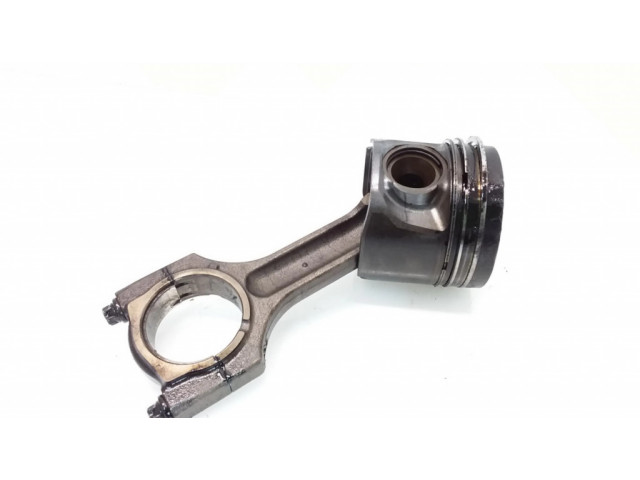 Píst    BMW 7 E65 E66  pro naftový motor 3.0 306D3 