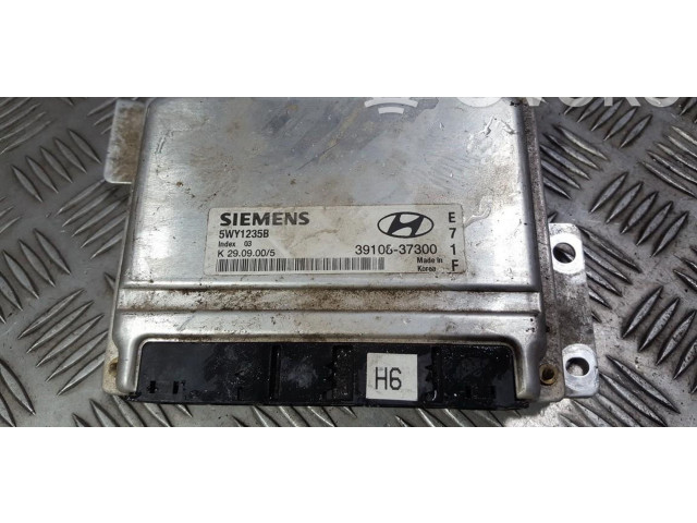 Řídící jednotka 5WY1235B, 39108-37300   Hyundai Trajet 2003