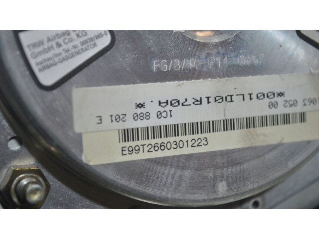 Подушка безопасности водителя 1C0880201E   Volkswagen New Beetle