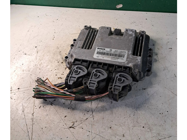 Блок управления двигателя 8200325719, 1039S03755   Nissan Primastar