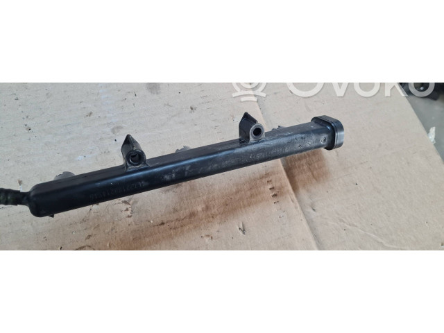 Vstřikovací lišta 05281429AA   Chrysler Pacifica    36RUAE 