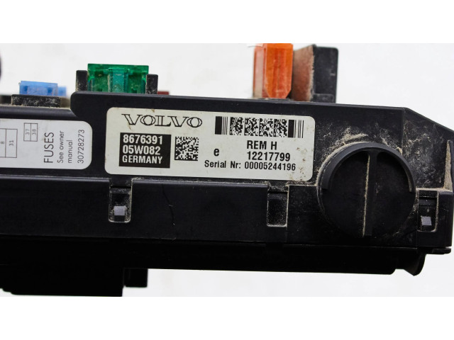   Pojistková skříňka 8676391, 12217799   Volvo S80 2004