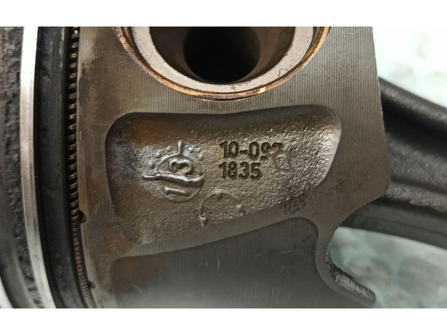 Píst 8370B   Mercedes-Benz R W251  pro naftový motor 3.0  