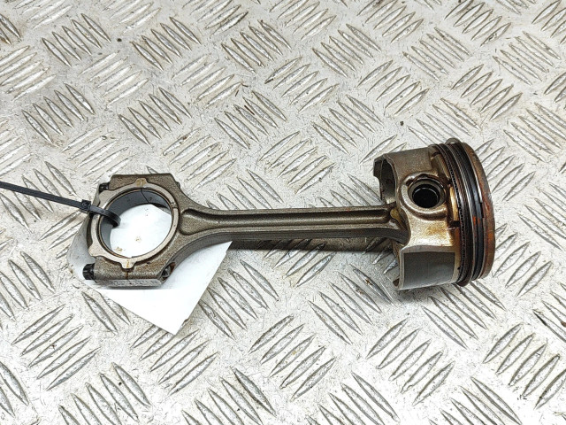 Píst 2351003HA0, 2304103HA0   Hyundai Ioniq  pro benzínový / Электричество motor 1.6  