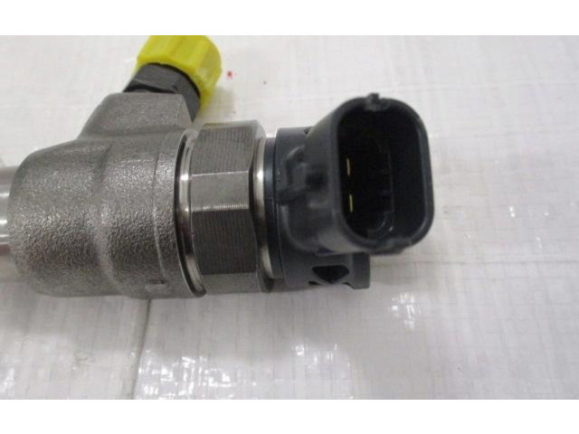 Vstřikovač 8201636333 0445110800   Nissan Almera N17     