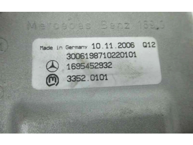 Руль Mercedes-Benz A W169  2004 - 2012 года A1694604016      