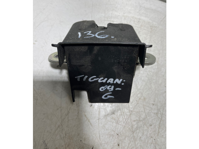 Замок багажника 2911090570    Volkswagen Tiguan 2007 - 2016 года