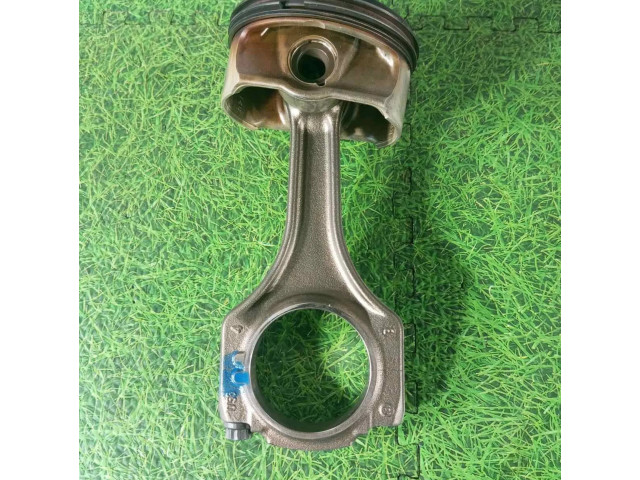 Píst 7840924, 7838623   BMW M5  pro benzínový motor 5.0 S85 B50AA 