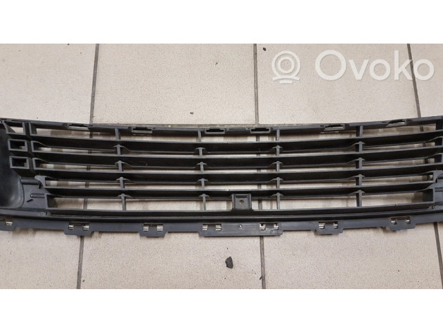 Передняя решётка Citroen C5 2008-2016 года 9681052677      