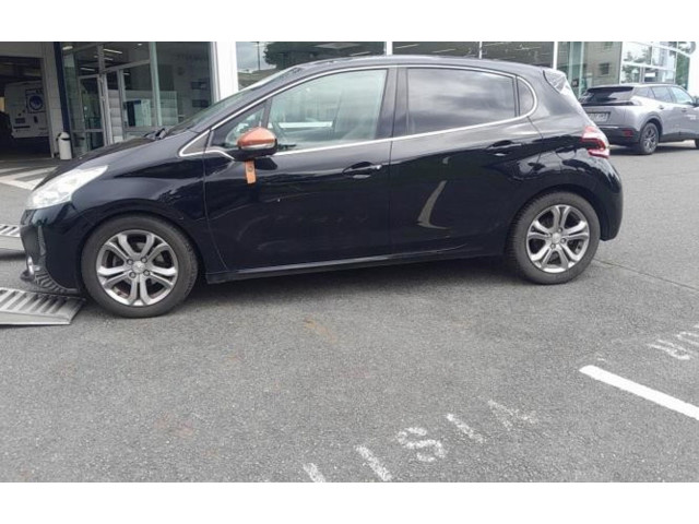 Pojistková skříňka Радио/ проигрыватель  / навигация    Peugeot 208 2014