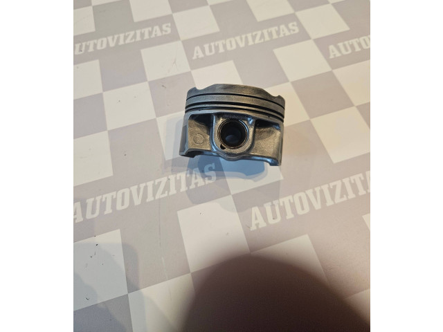  Поршень  8678934  BMW 5 G30 G31  