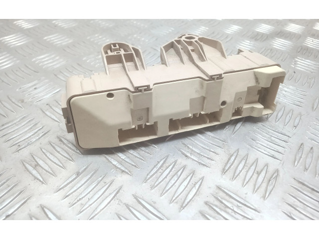 Блок предохранителей 91070104   Mazda 626    