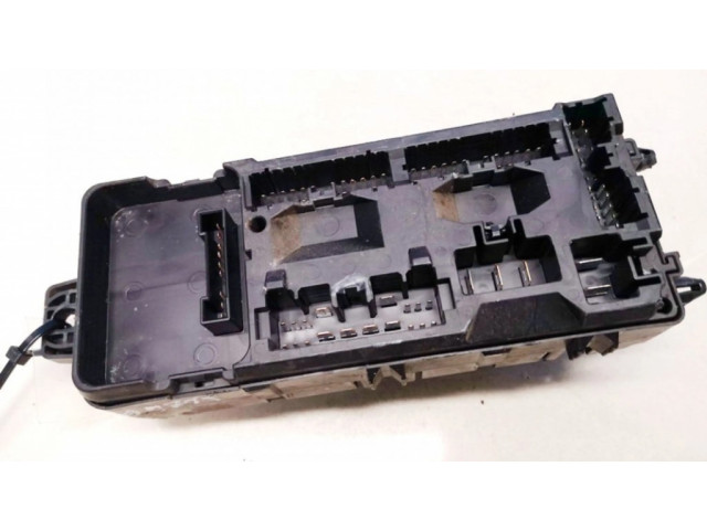 Блок предохранителей  mr318828   Mitsubishi Carisma    
