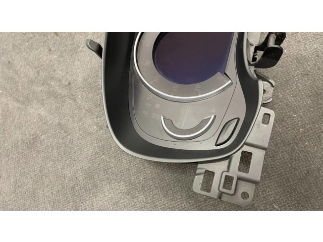 Přístrojová deska  BMW 5 G30 G31 2018 9392558, K879025501  