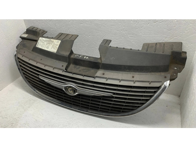 Передняя решётка Chrysler Grand Voyager IV 2001-2007 года 4857522AA      