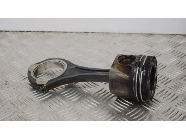 Píst A6420304120   Mercedes-Benz ML W166  pro naftový motor 3.0 OM 642.826 
