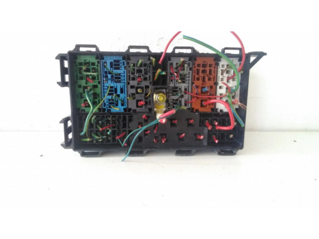Блок предохранителей 2M5T14A067BB, 518276100   Ford Focus    