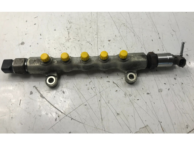 Vstřikovací lišta 238100R020, 8945860010   Toyota Auris 150    2ADFHV 