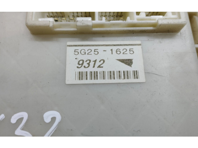 Блок предохранителей 9139A, 03815E25   Toyota Prius (XW20)    