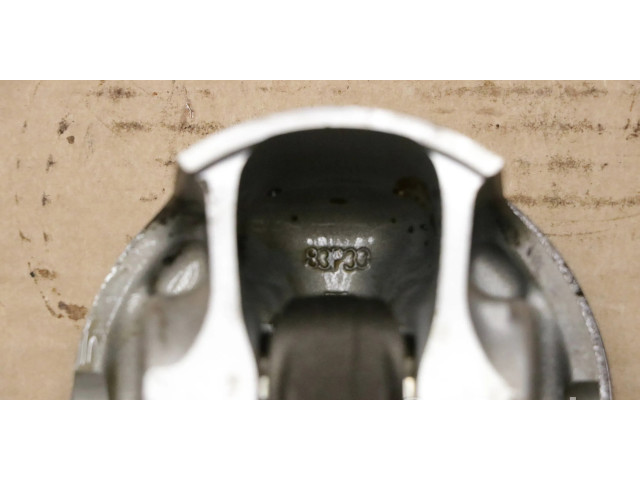 Píst A17700Q07, 83P33   Mercedes-Benz G W463  pro benzínový motor 4.0  