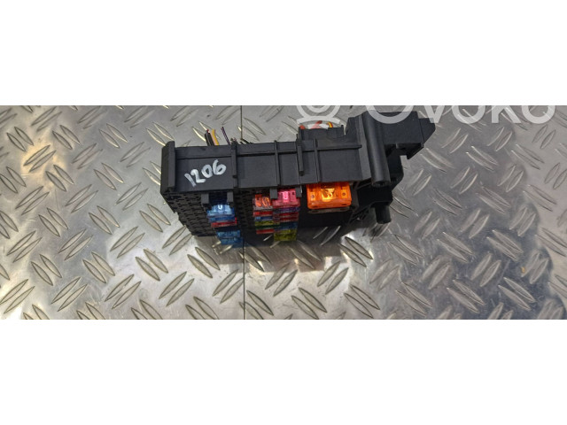   Pojistková skříňka 2105453340   Mercedes-Benz E W210 1997