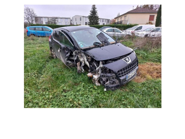 Радиатор интеркулера    0384P3, 0384P3   Peugeot 3008 I